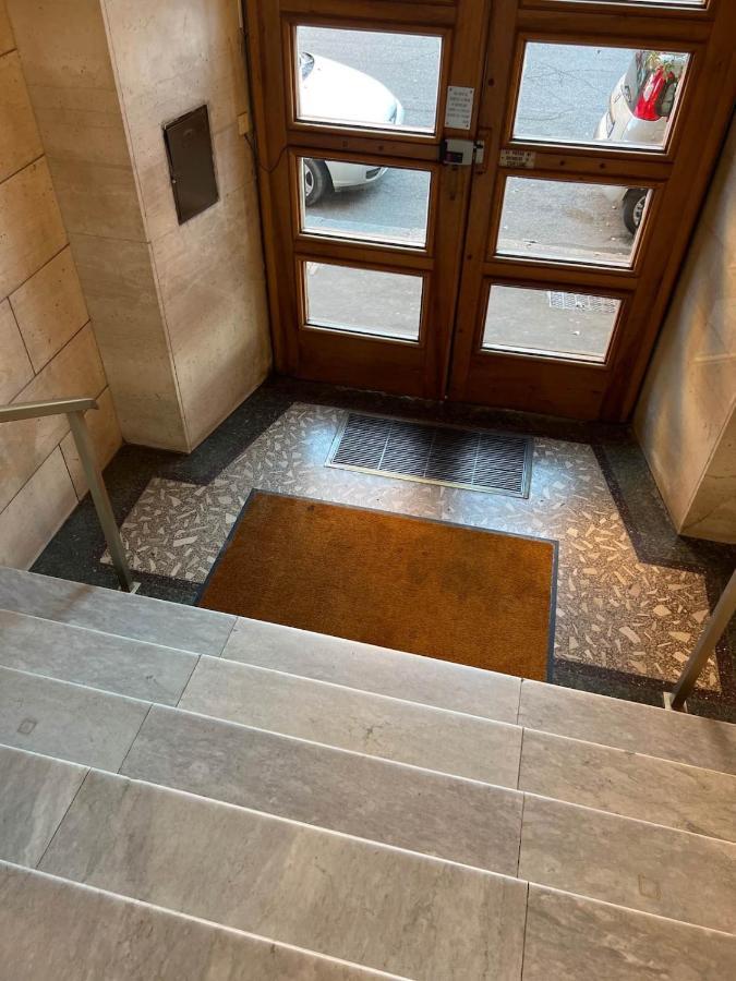 Lovely Art 2 Bedroom Flat Next To Metro Station Lodi Lejlighed