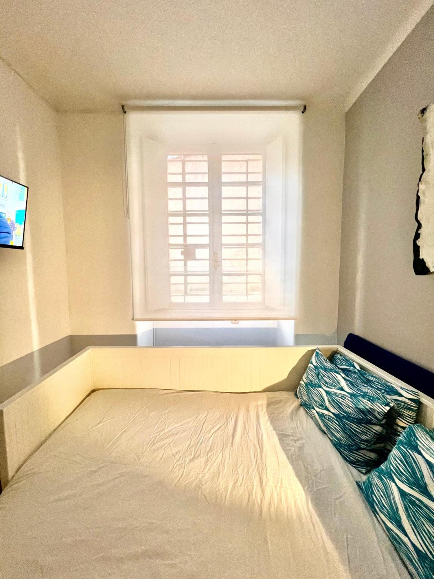 Lejlighed Lovely Art 2 Bedroom Flat Next To Metro Station Lodi *