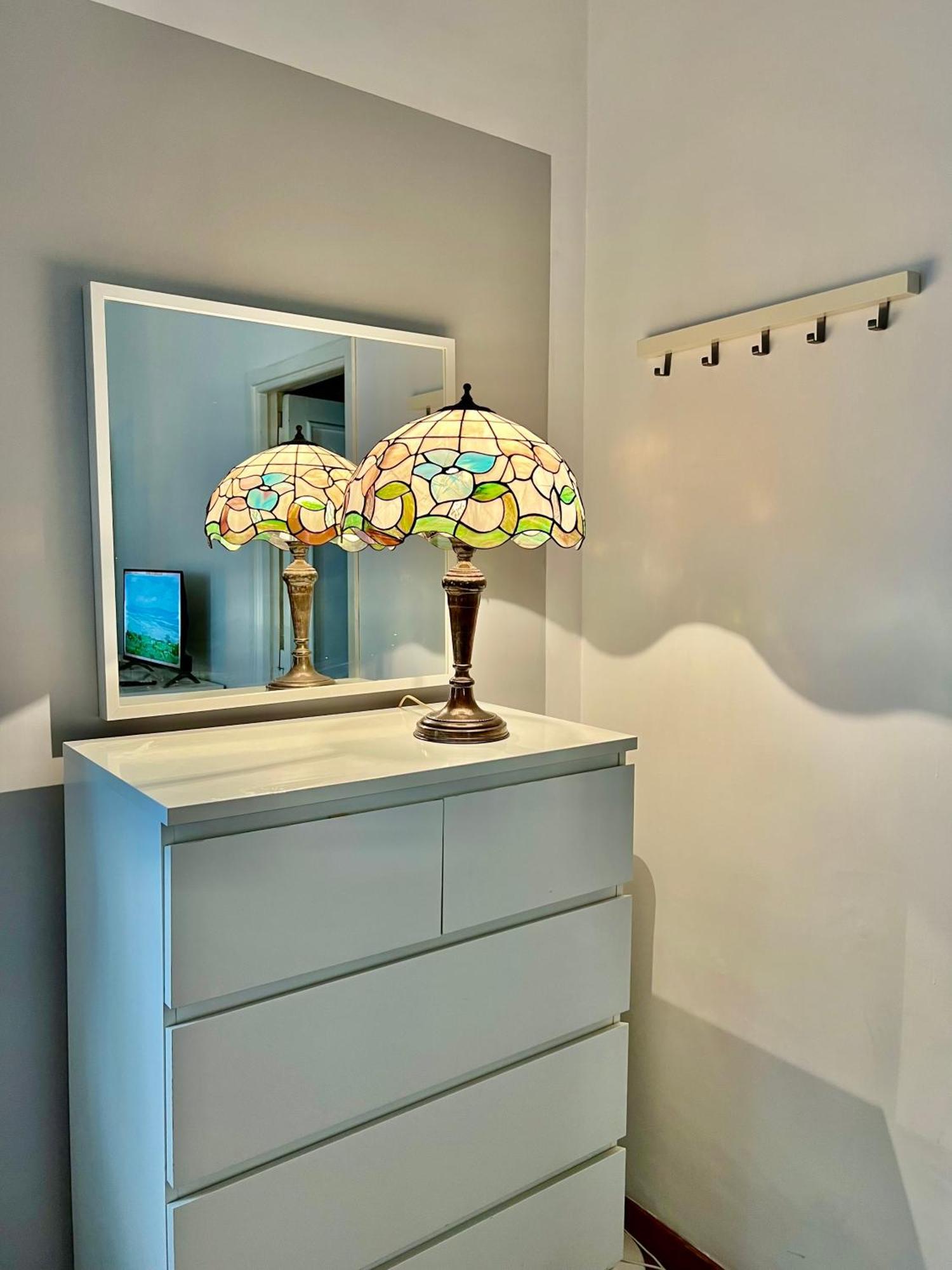 Lovely Art 2 Bedroom Flat Next To Metro Station Lodi * Rom